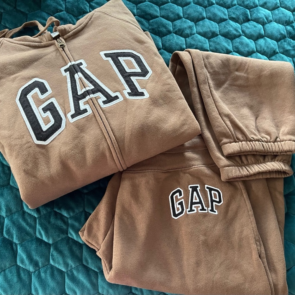 GAP FACTORY Logo Zip Hoodie & Logo Joggers